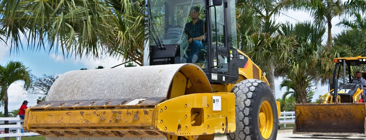 Différence entre pièces d'origine, OEM et adaptables pour engins TP