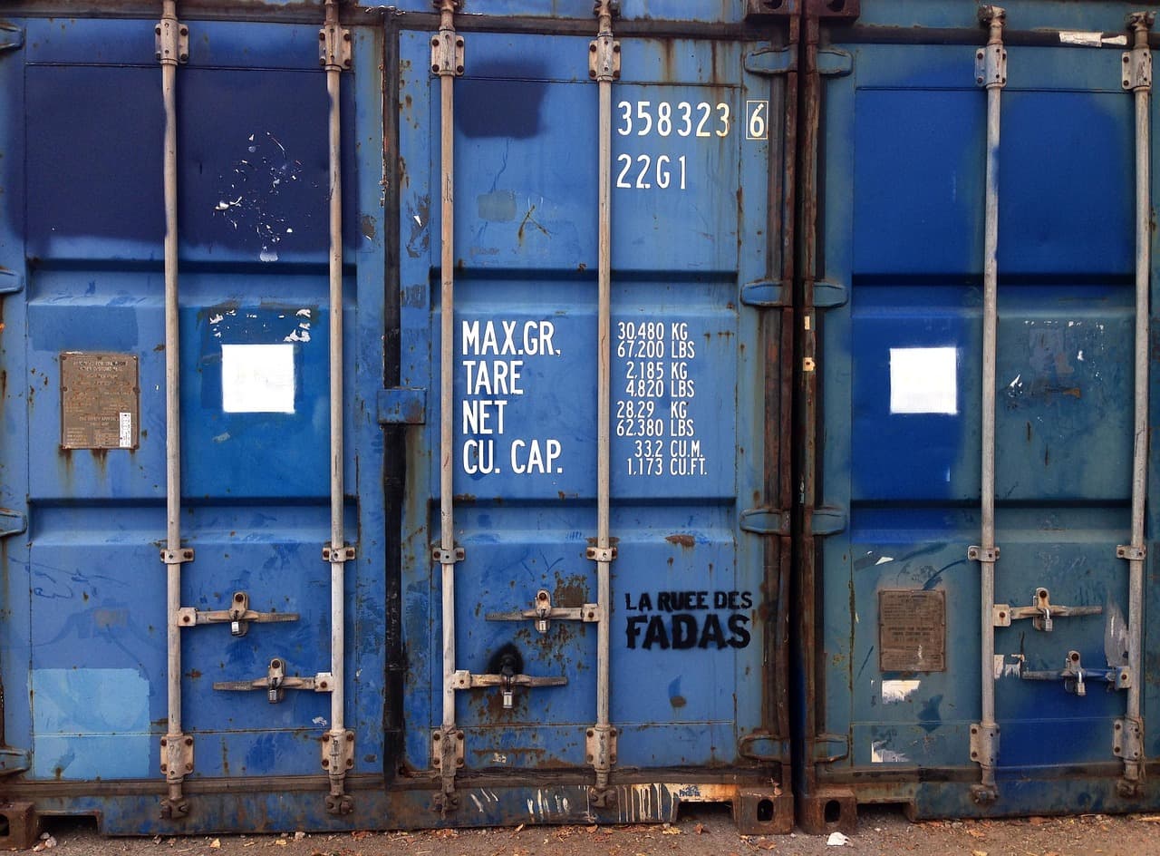 Export vers le Moyen-Orient : comment livrer rapidement des pièces industrielles ?
